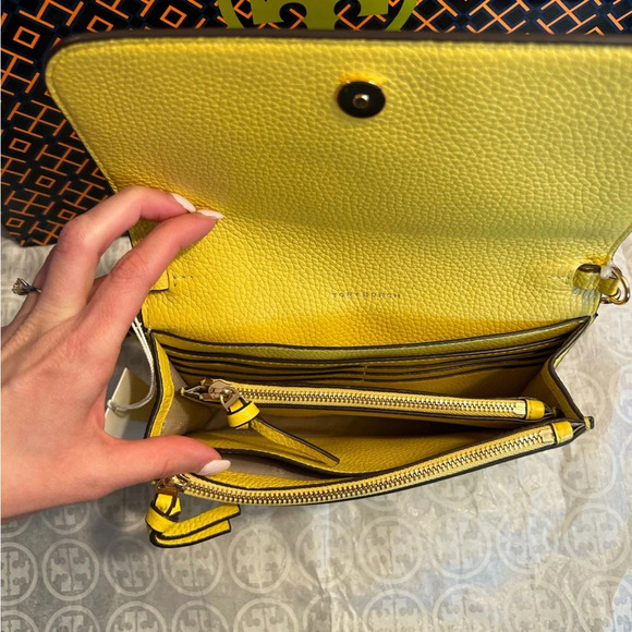 Tory Burch Thea Flat Wallet Crossbody Bag Yarrow Gold Yellow - Picture 5 of 16